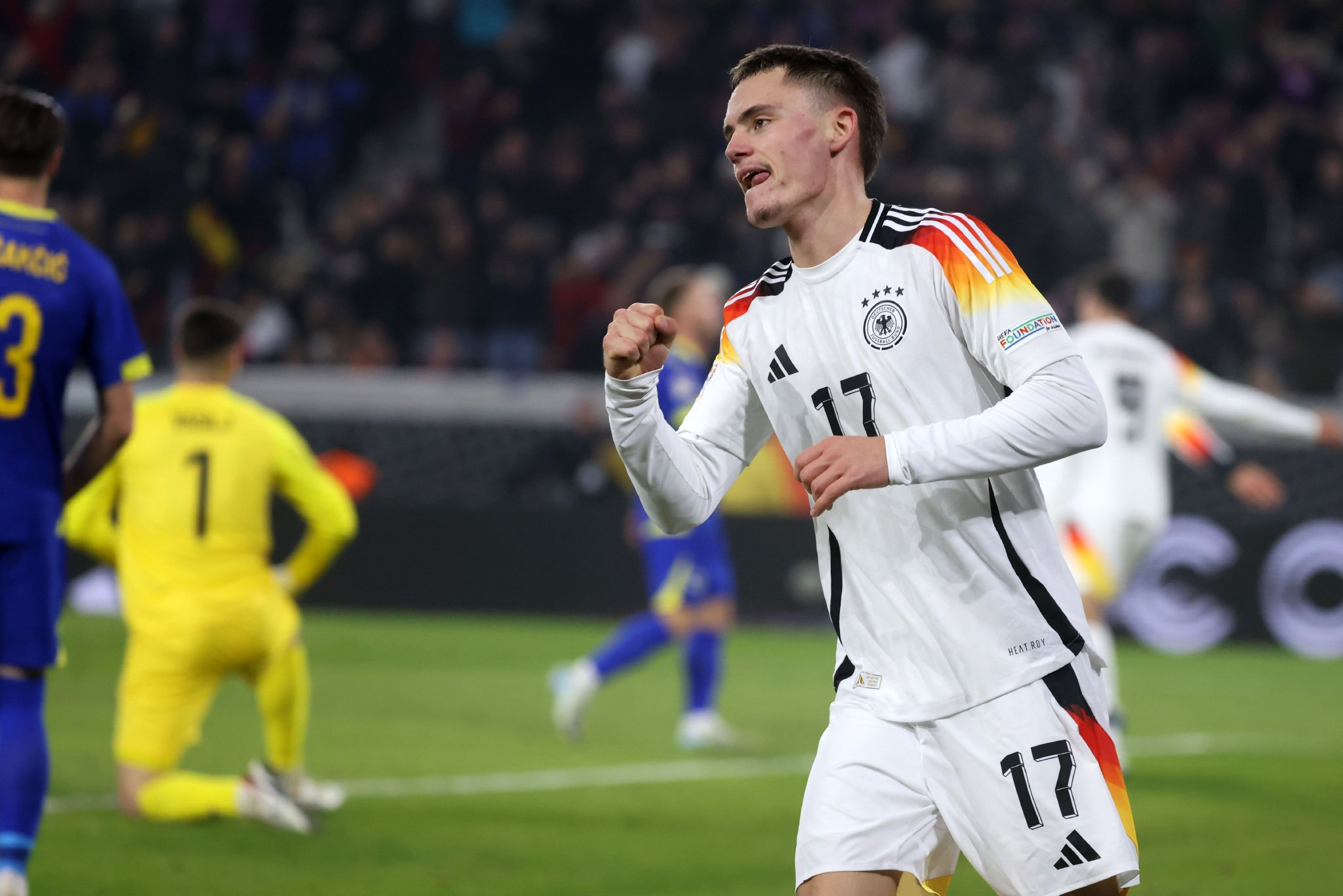 爱游戏体育-今夜德甲传出新动向，曼城篮板制胜，管理层表态——引发热议，身体对抗强度拉满