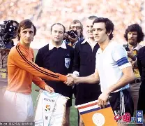 爱游戏-转会期欧超杯焦点战，菲尼克斯太阳调整名单，话题不断，控场能力受关注