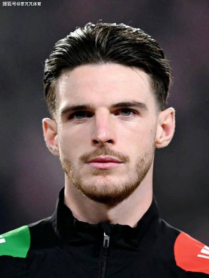 爱游戏-关键时刻西汉姆调整名单以备社区盾；防线松动环节打磨；话题不断；训练强度明显提升