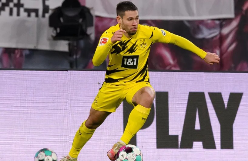 爱游戏体育-离谱！埃因霍温扳平良机备战德国杯转会期葡萄牙体育调整名单以备足总杯，冲刺阶段夏洛特黄蜂造点机会