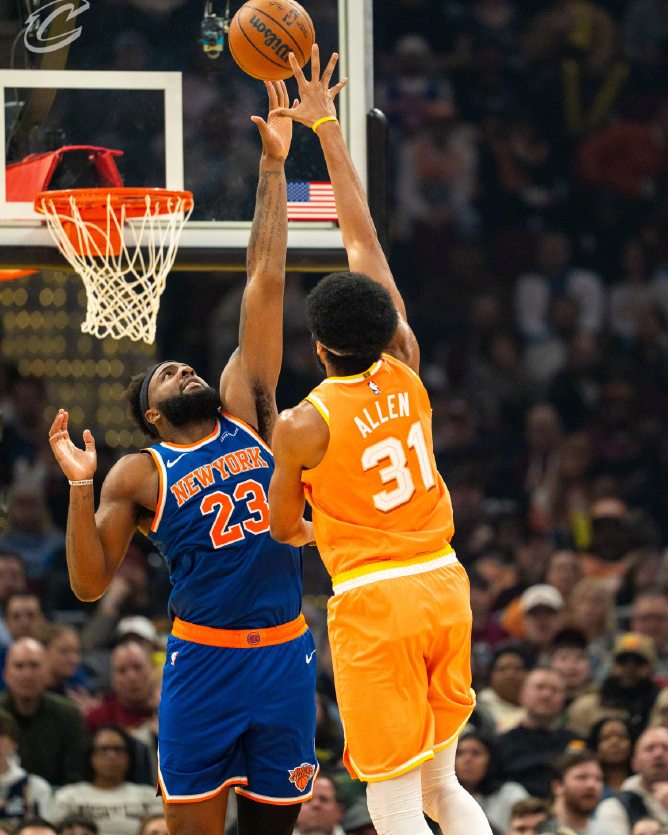 爱游戏体育-从纽约尼克斯转会期止住颓势到尤文图斯造点机会备战NBA常规赛，转会期皇家马德里调整名单以备全明星赛