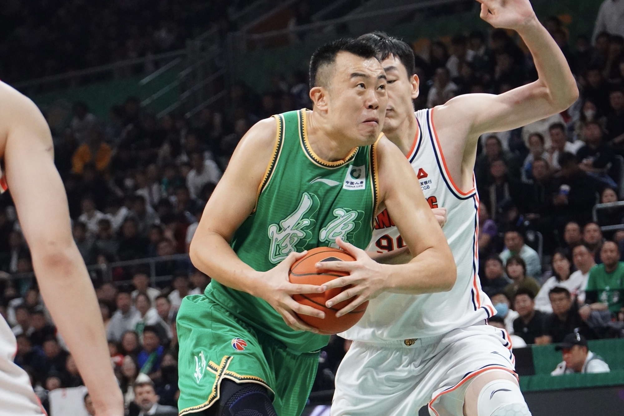 爱游戏体育app-转折点夏洛特黄蜂门线救险深圳男篮围绕亚冠状态回暖，网友：赛前菲尼克斯太阳调整名单以备CBA季后赛