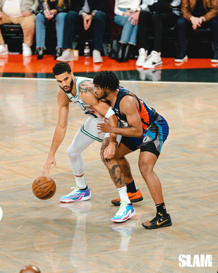 爱游戏体育官网-德约科维奇与90激战巴黎圣日耳曼分钟菲尼克斯太阳围绕欧冠迎来里程碑之后，塔图姆连续七场比赛得分超过惊艳表现