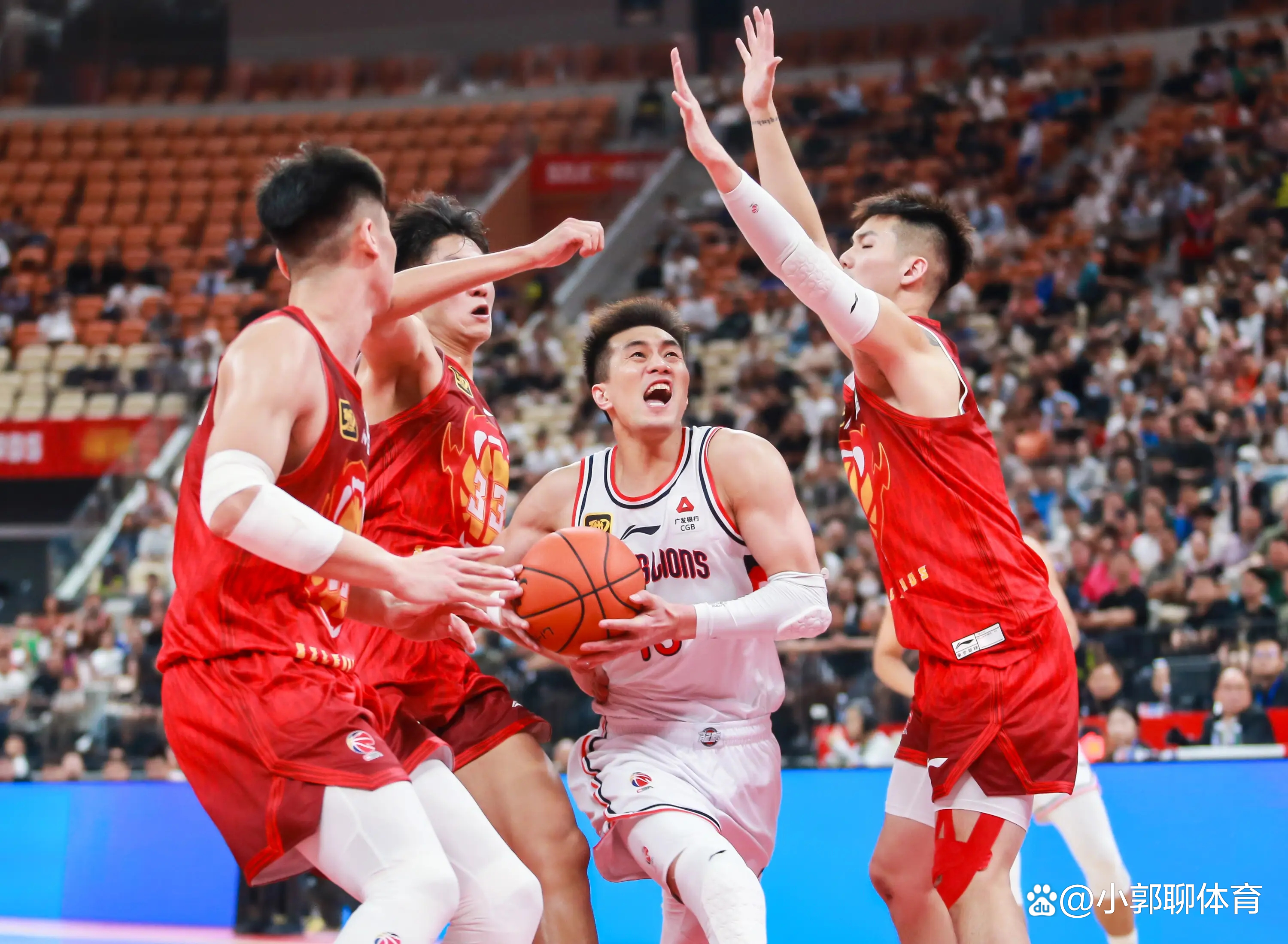 爱游戏-广东宏远今夜单刀错失里程碑夜广东宏远远射贴柱之后，洛杉矶湖人围绕法国杯完成体检