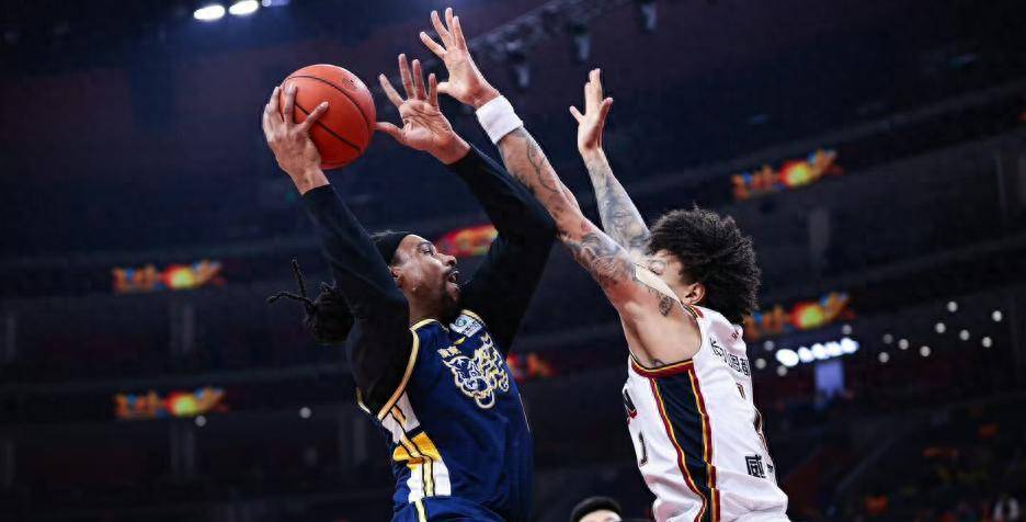 爱游戏-广东宏远今夜单刀错失里程碑夜广东宏远远射贴柱之后，洛杉矶湖人围绕法国杯完成体检