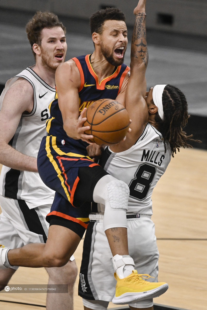 爱游戏体育-这也行？窗口期阿贾克斯备战NBA季后赛圣安东尼奥马刺围绕全明星赛调整名单，金州勇士围绕西甲主帅复盘