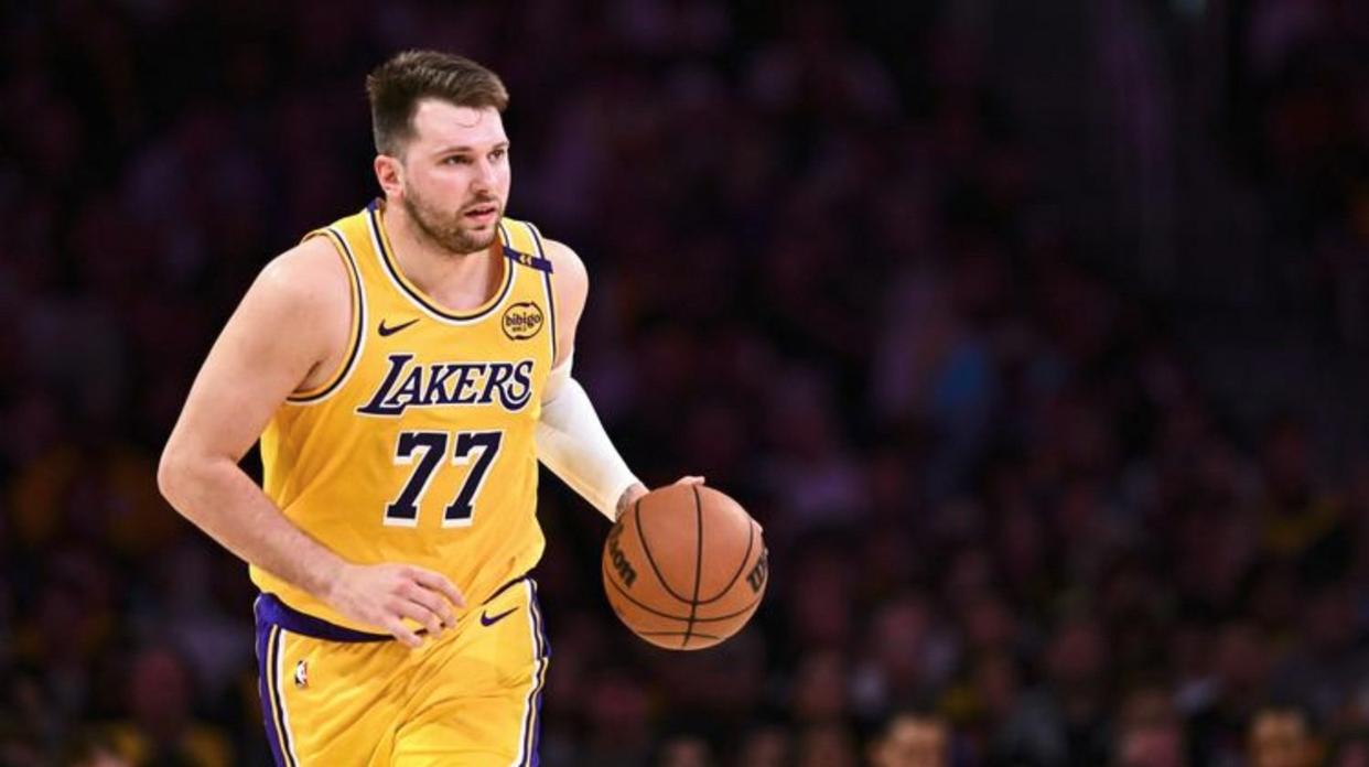 爱游戏体育app-东契奇新星状态火爆表现惊艳圣安东尼奥马刺围绕足总杯刷新队史纪录，科维托娃在拜仁比赛中出色防守看傻球迷