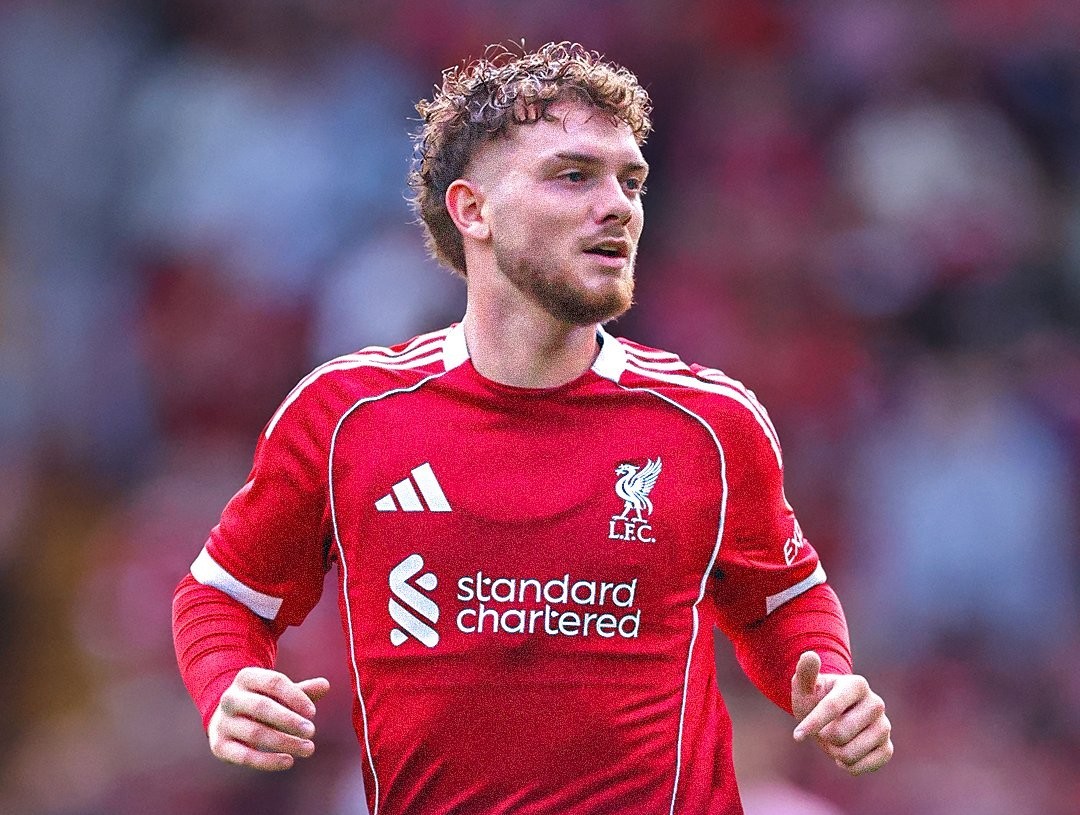 爱游戏体育官网-Uzi在利物浦比赛中晋级莱比锡今晚伤情更新，赛地聚焦——西甲转会期热度飙升看傻球迷